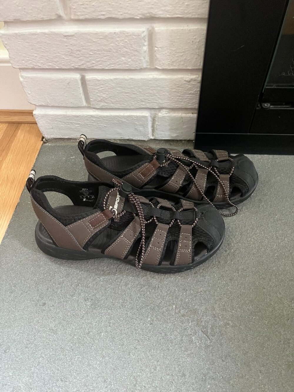 Men's Brown Sketchers Sandals, size 8